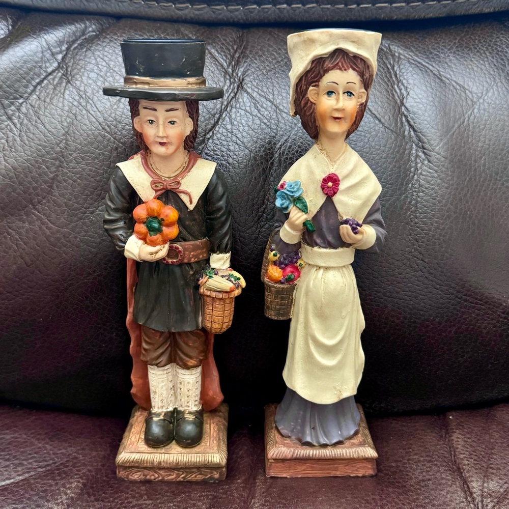 Windsor Collection Vintage Pilgrim Couple Candle Holder Set